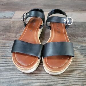 Unisa sandals sz 7 Medium